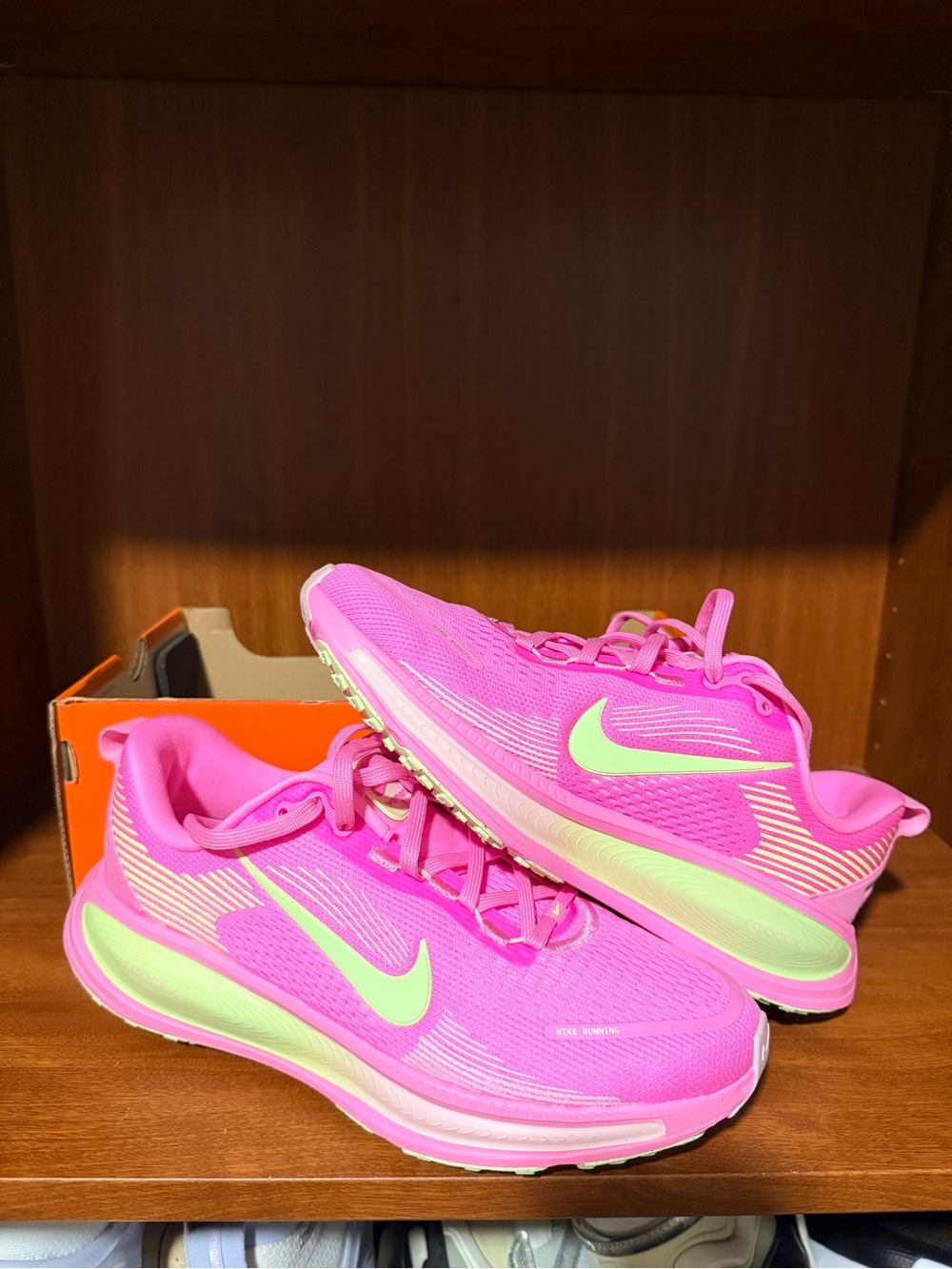 Nike Vomero 18 - Picture 2 of 6